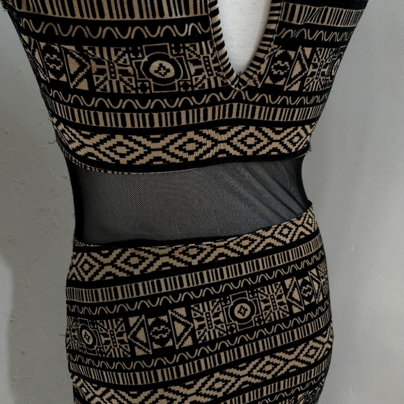 Lovley Day | Elegant Black and Brown Patterned Dress With Sheer Cut Out - Picture 9 of 13